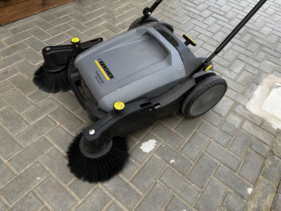 Vassoura manual Karcher  km70 com dois braços