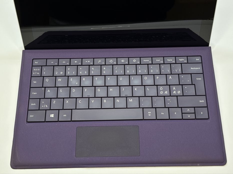 Laptop Microsoft Surface 1631 / Win8Pro/ 128GB