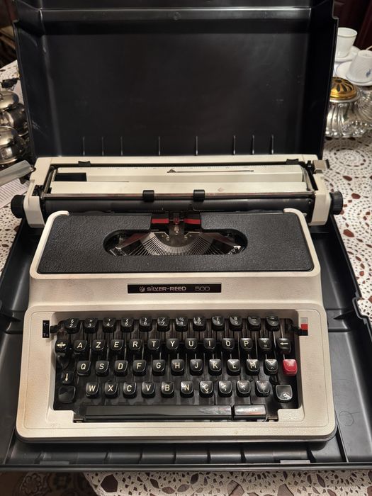 Máquina de escrever Silver-Reed 500