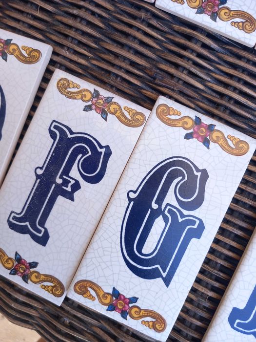letras em azulejo