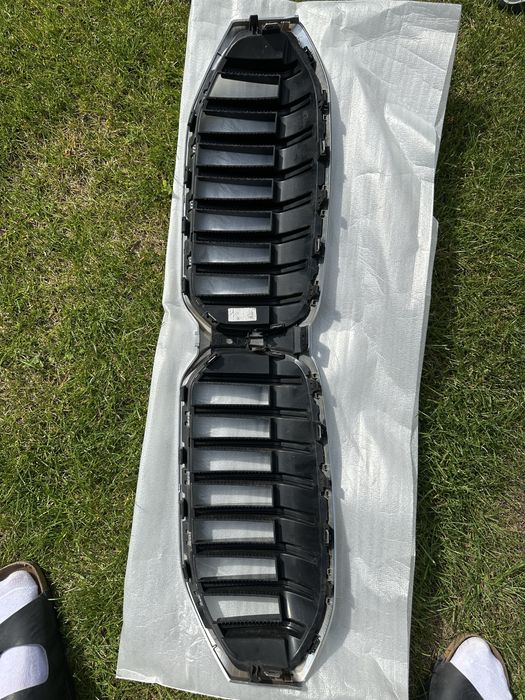 Oryginalny grill BMW G20 LCI komplet OEM, stan bdb