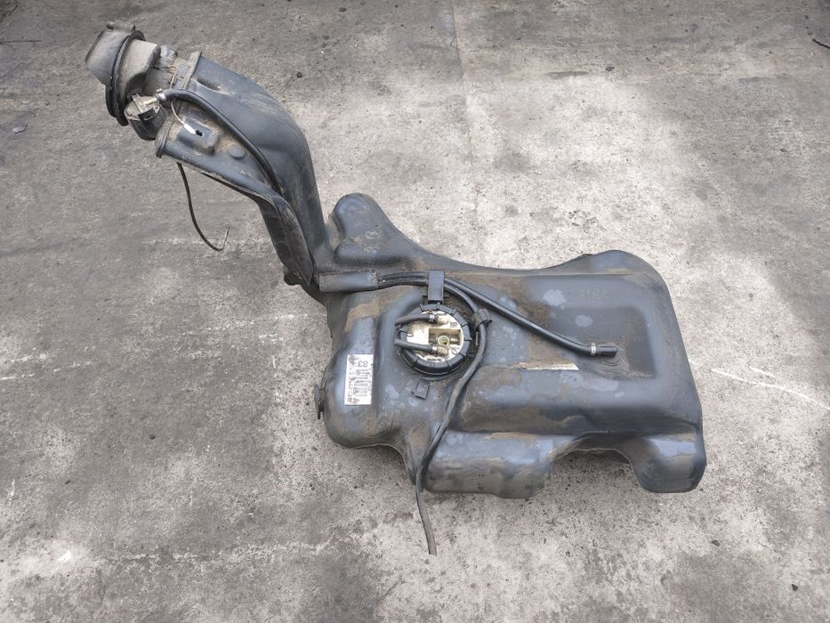 Продам бензобак на audi a4 b5