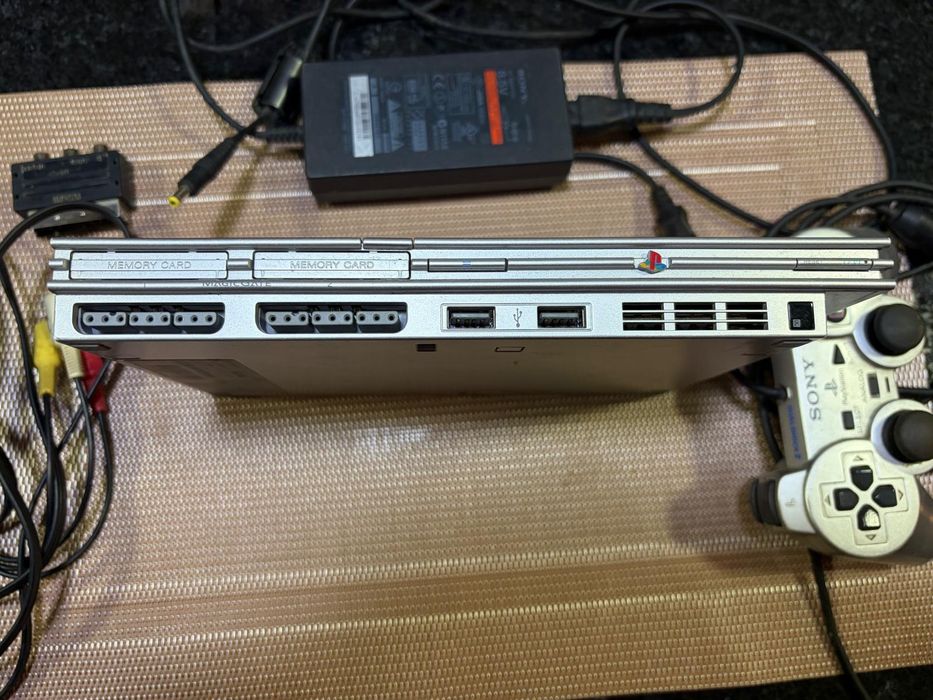 PlayStation 2 Slim Silver + comando