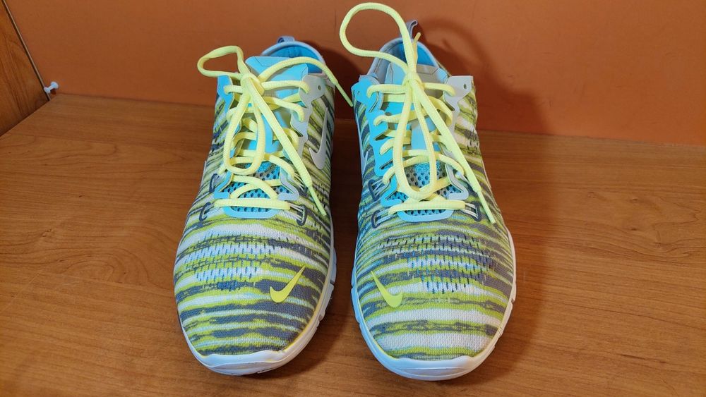 Жіночі фірмові кросівки Nike