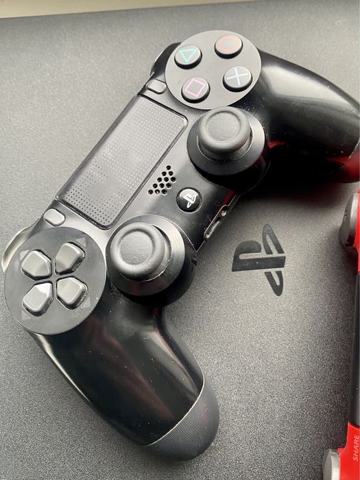 Sony Playstation 4 PS4 1tb + 2 джойстика. Отличное состояние. +игры