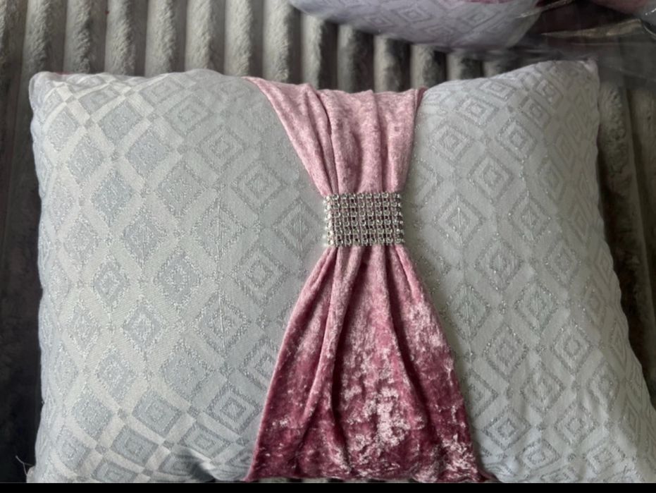 Edredão com aplicacões em veludo e lurex + 2 almofadas + 1 travesseiro