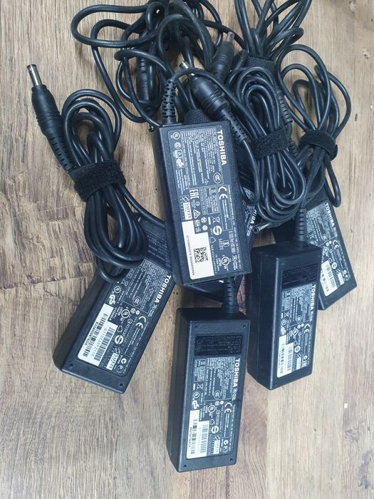 Зарядка зарядное блок питания живлення Tochiba Asus 65w 19v/3.42а ориг