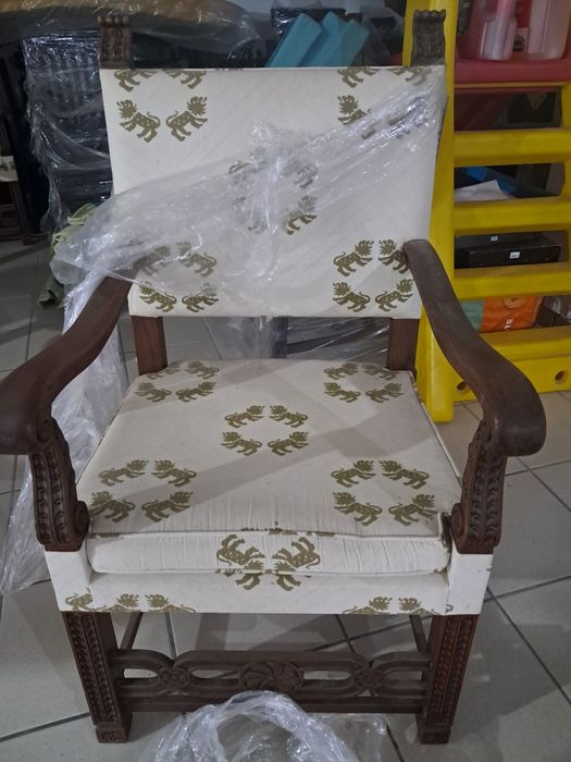 Cadeirão estofado