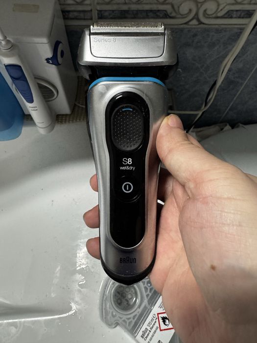 Máquina de Barbear Braun com Docking Station de carregamento e limpeza