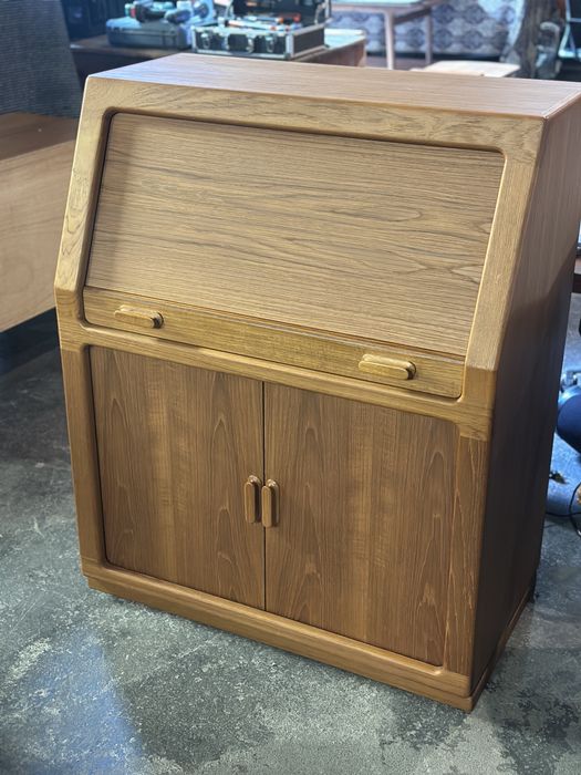 Sekretarzyk | biurko tekowe  DYRLUND DENMARK 70s - roletki / żaluzje