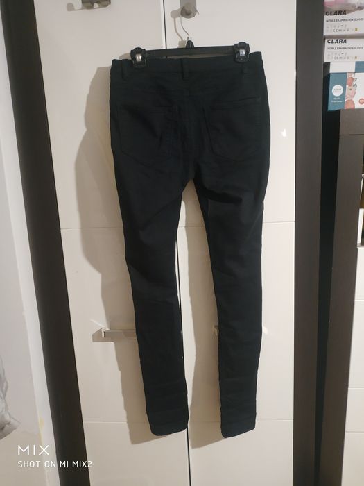 Czarne spodnie damskie. Vero moda.