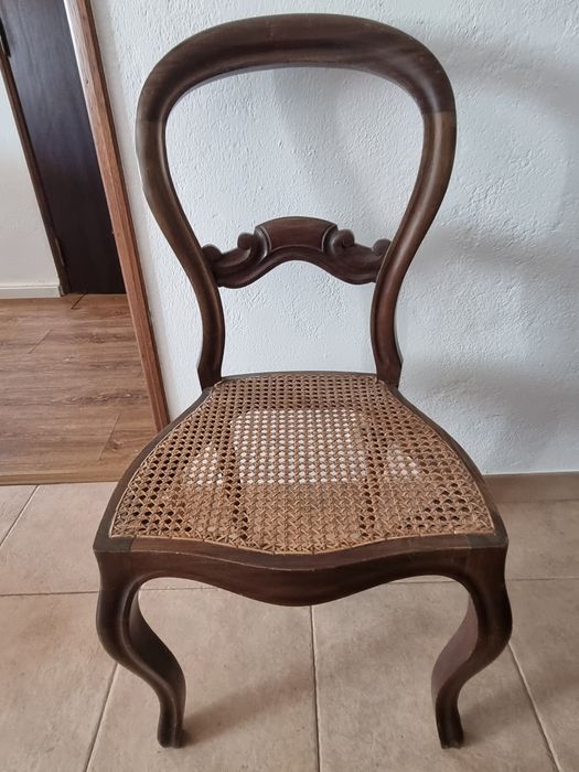 Conjunto de mesa e 6 cadeiras