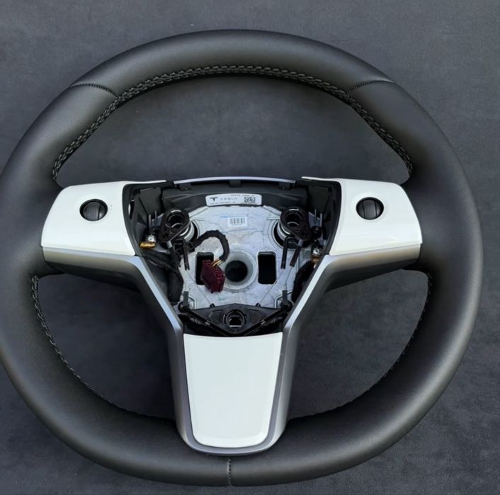 Перетяжка керма Tesla Model  Y Model 3 перешивка руля