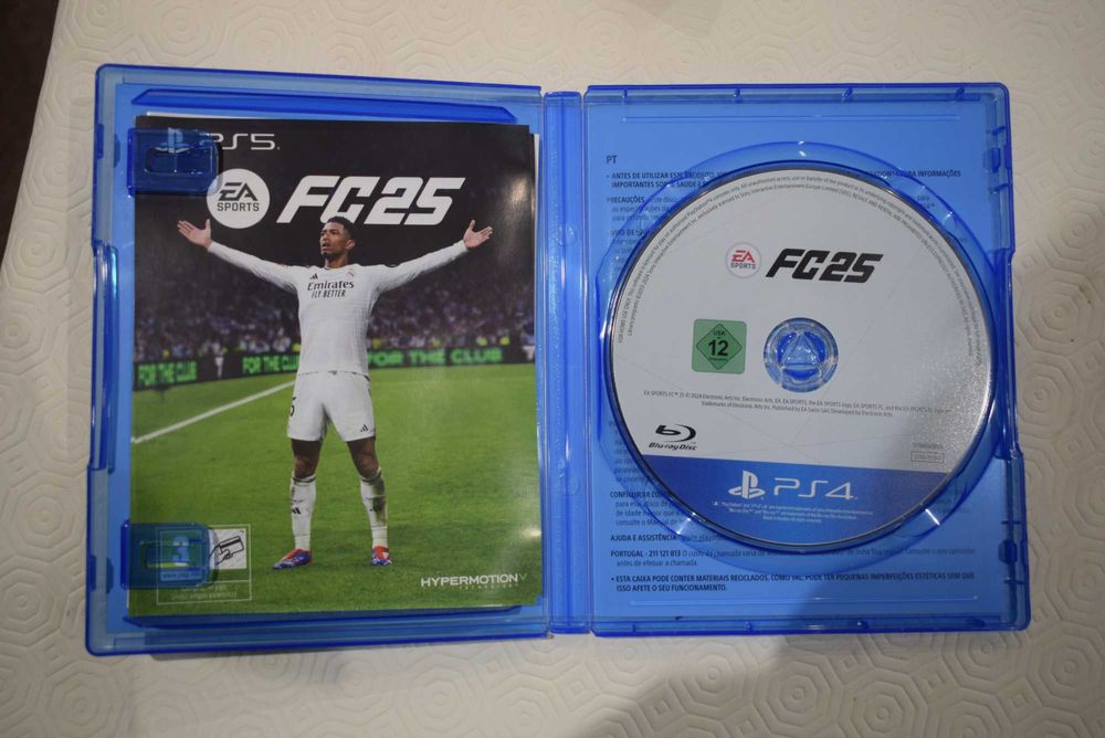 PS4 Pro (1TB) +  2 Comandos + Suporte + EAFC 25