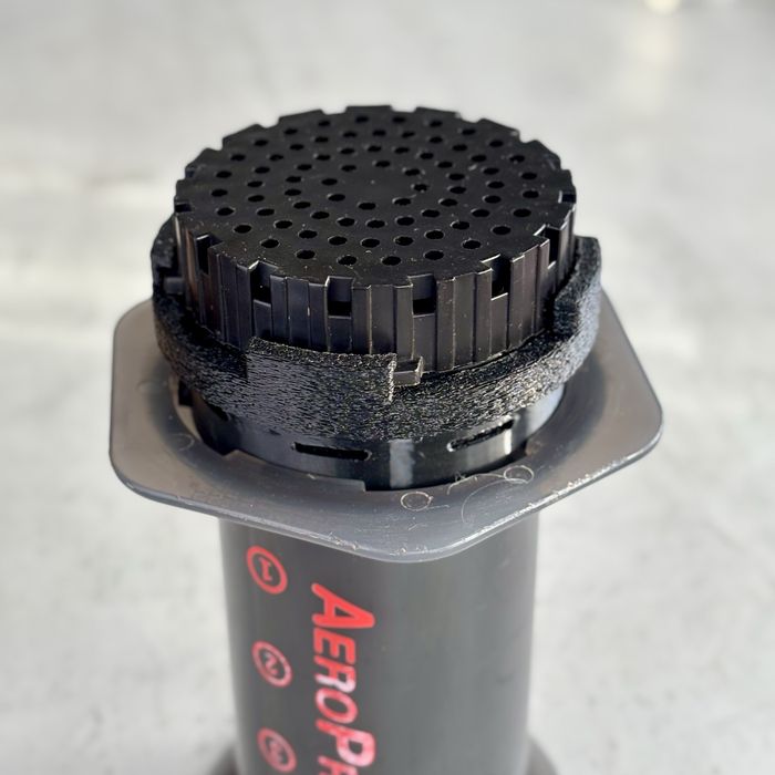 Pojemnik na filtry do AeroPress – montowany pod sitko | druk 3D