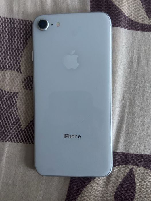 Продам айфон   8