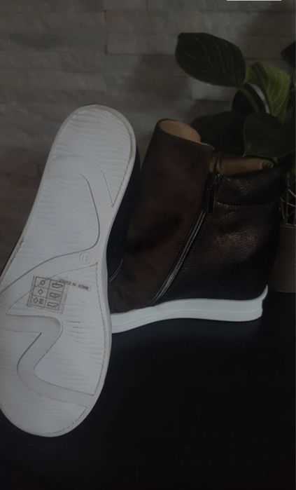 Buty damskie na koturnie