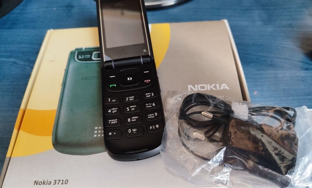Оригінальний NOKIA 3710f