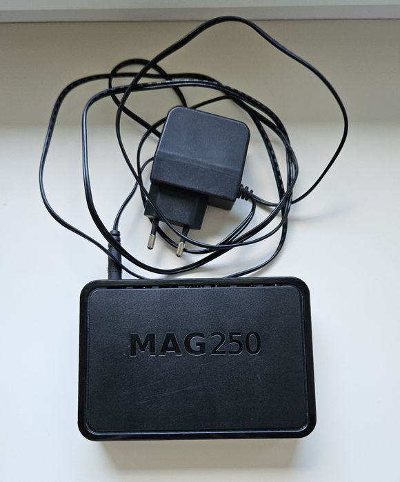 Продам приставку тв mag 250
