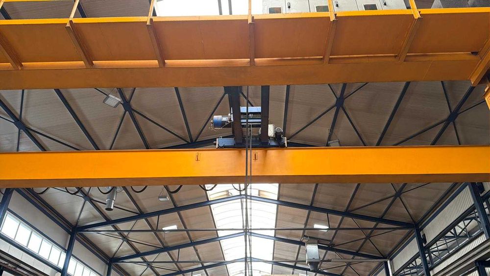 suwnica udźwig 2x4 tony rozstaw 16500 mm.