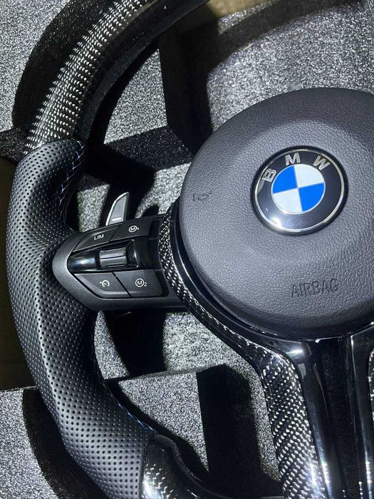 Volante M Performance em fibra de carbono - Série E/F