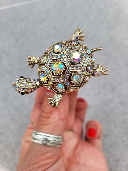 Broszka żółw z kamyczkami