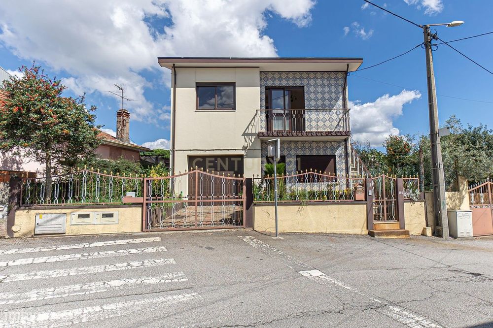 Oportunidade Moradia Bifamiliar No Centro De Susão, Valongo!