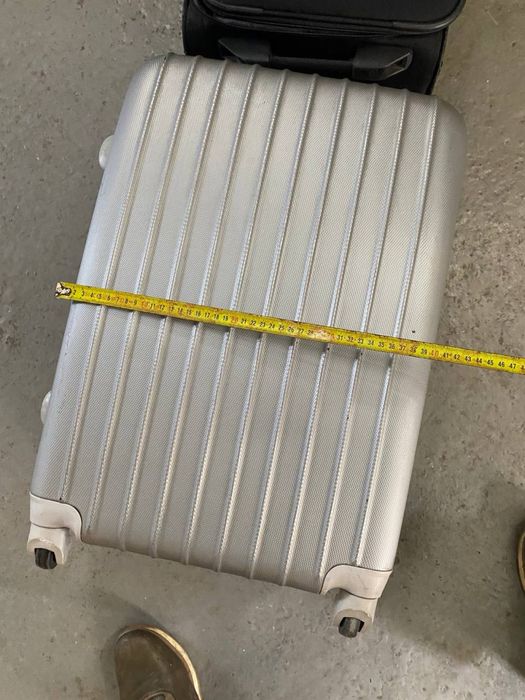 Продам валізи, чемодани