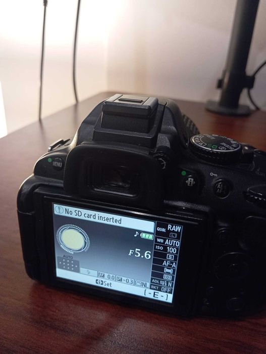 Nikon D5100 + NIKKOR 18-55mm VR + Bateria Extra + Cartão MicroSD 64GBs+ Mochila Hama