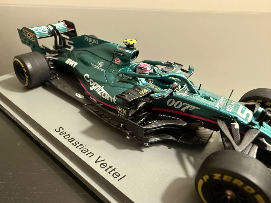 Miniatura Spark - Aston Martin – Sebastian Vettel | Especial 007