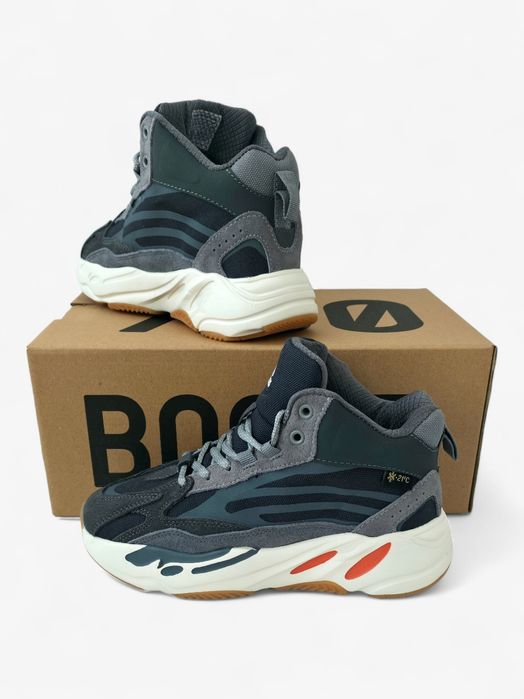 Жіночі зимові кросівки з хутром Adidas Yeezy Boost 700 V2 (-21°C)