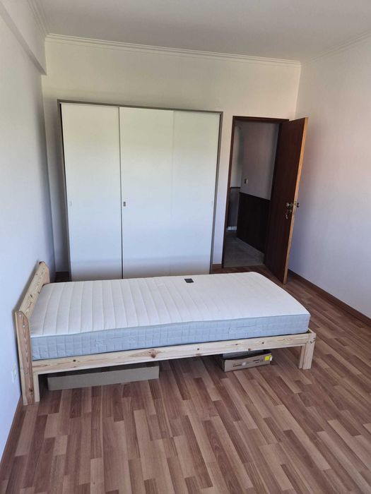 Quarto para arrendamento com WC