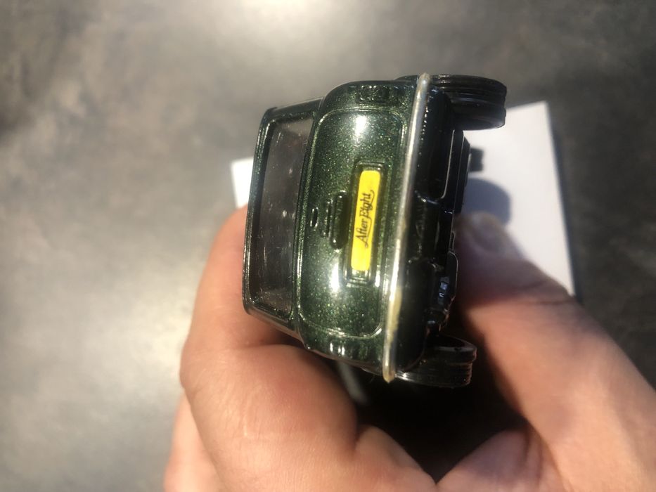 Mini After Eight, ciemnozielony metalik z szarym wnętrzem  1::36 model