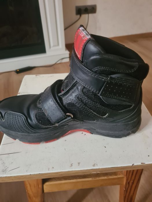 Продам мотоботы Icon