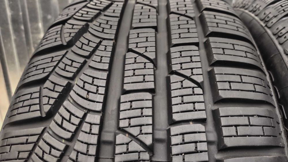 Шини 225/50R17. Pirelli. 99%. 2024р. Yokohama