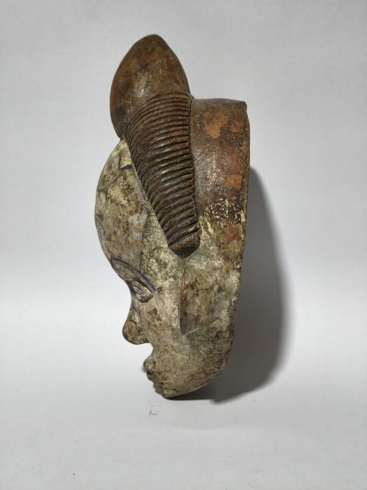 Máscara Tribal Esculpida em Terracota / Cerâmica - 23cm
