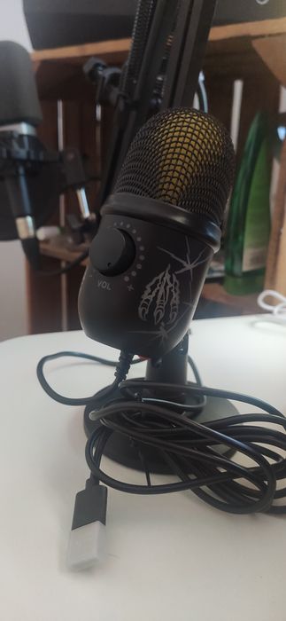 Микрофон студийный игровой или для стрима