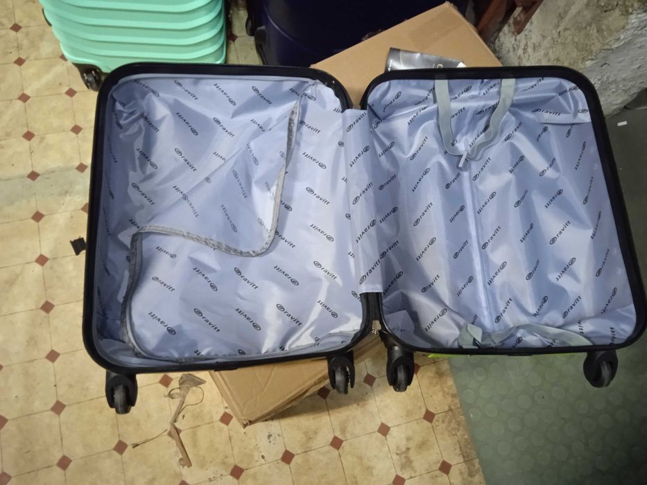 Walizka podróżna mała kabinowa na 4 kołach z ABS