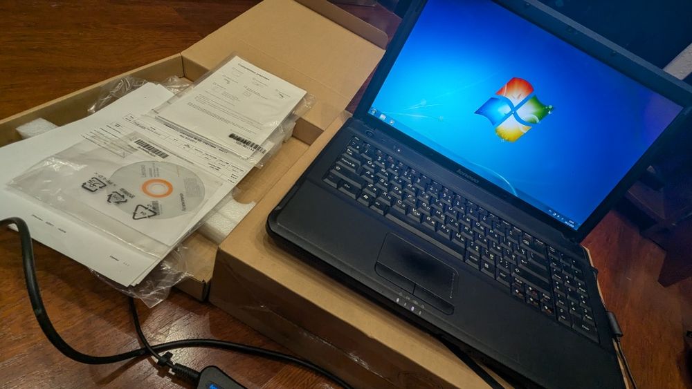 Ноутбук Lenovo G550 робочий 2GB RAM/128GB SSD/15.6” HD LED/DVDRW/T3500