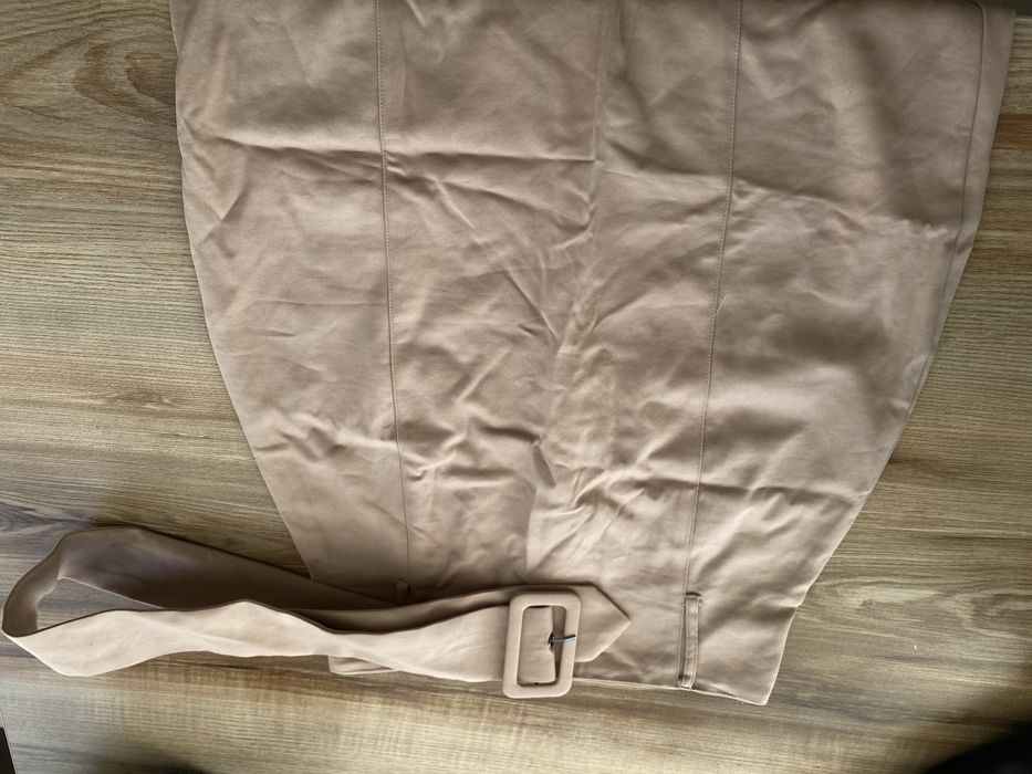 Бежева спідниця олівець