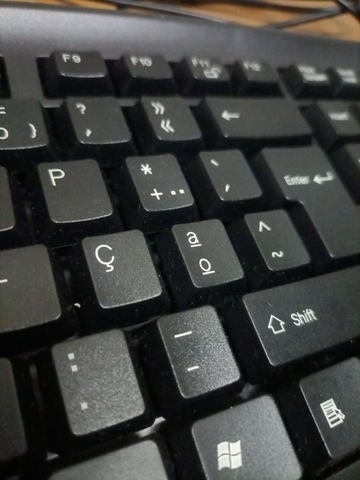 Teclado em bom estado, como novo a  funcionar perfeitamente...