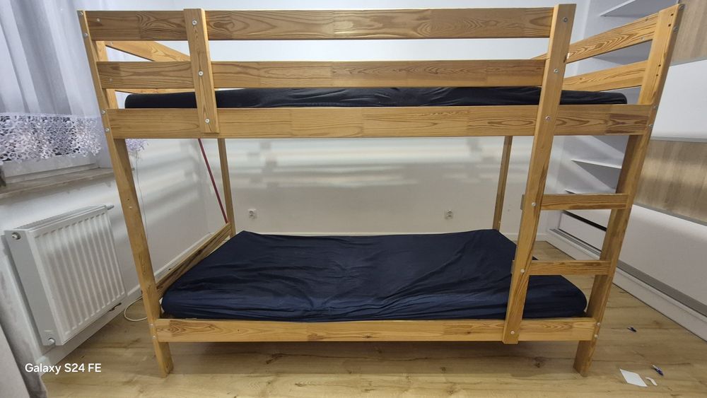 Łóżko piętrowe .