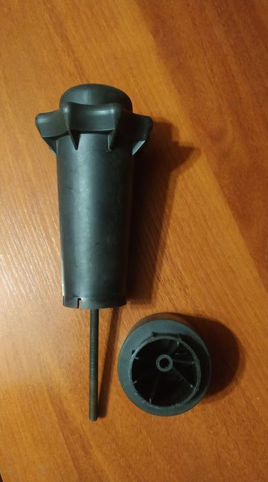 Крепление гайки запасного колеса AUDI A6 C5, 4B0803899H.