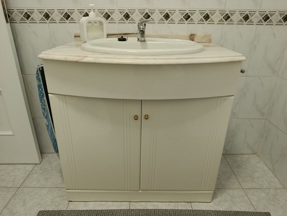 Móvel de quarto de banho com lavatório