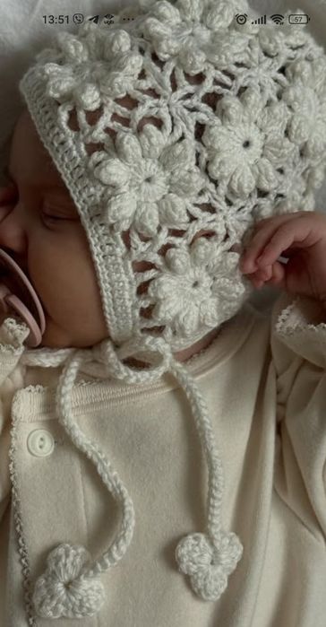 Шапочка-чепчик для святкових моментів.