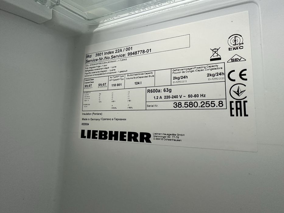 Холодильник під забудову Liebherr