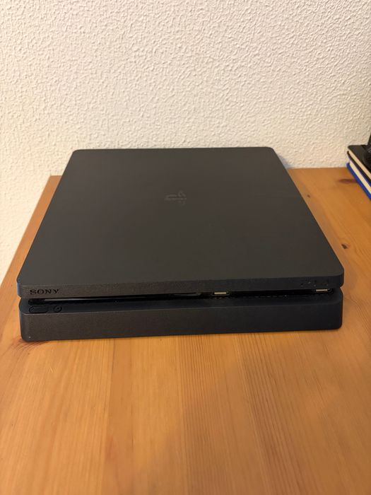 PS4 Slim 1TB + 3 Jogos (Pronta a Jogar - 99€)