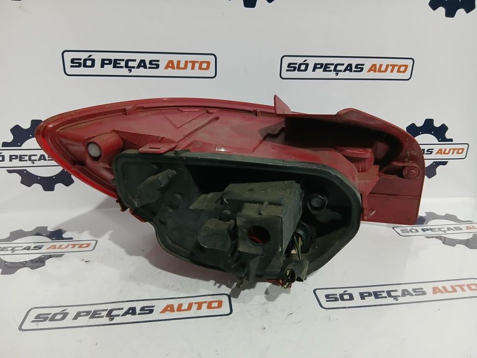 FAROLIM DIREITO PRETO SEAT IBIZA IV 6J5 1.4 ANO: 2008