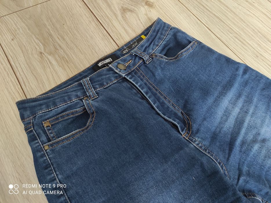 Jeansy damskie Missguided