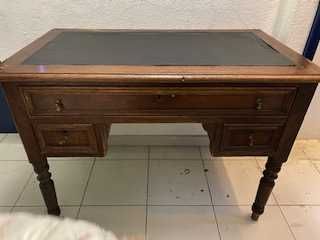 secretaria antiga pequena e elegante